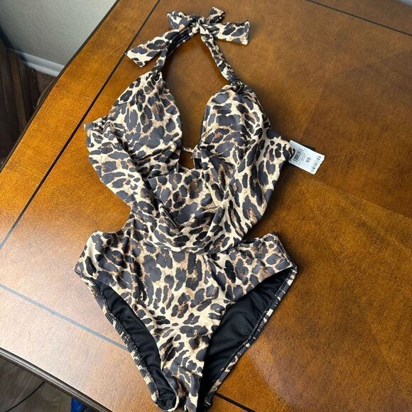 Bar III NWT size XS cheetah print cut out one piece swimsuit ruched bottom - Picture 3 of 12